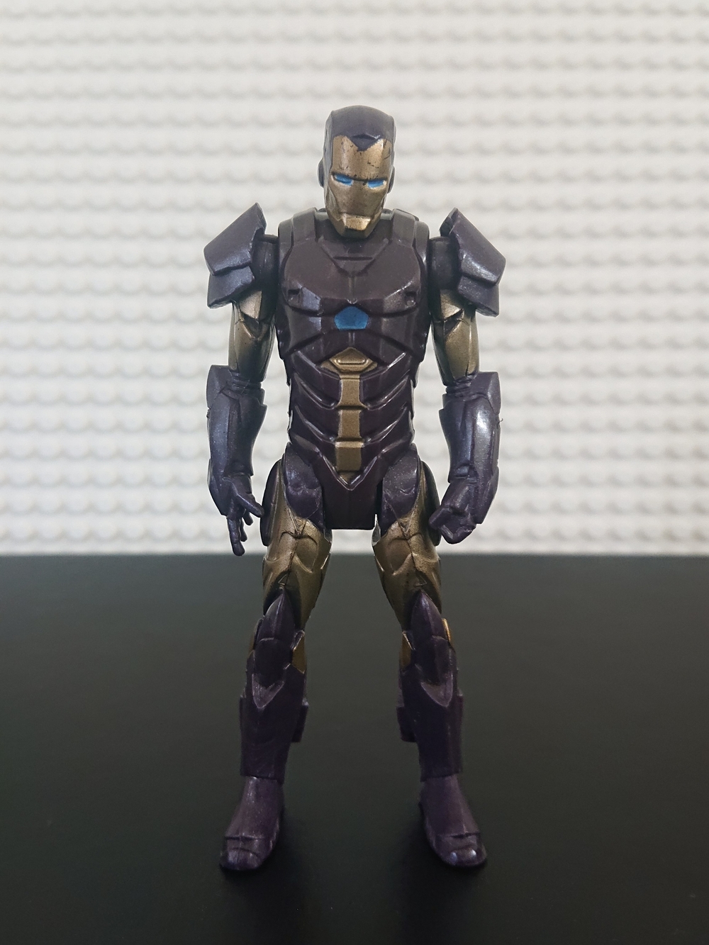 2012 Hasbro Marvel - Iron Man 4" Action Figure - Purple / Gold Armor